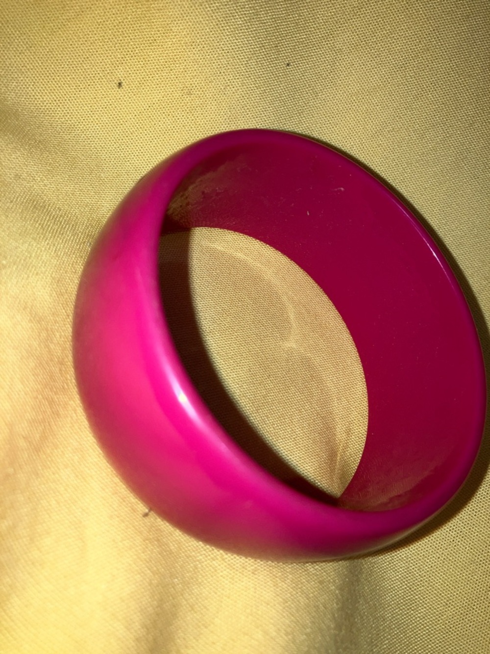 VINTAGE Bold Hot Pink BAKELITE Bangle - Picture 3 of 3